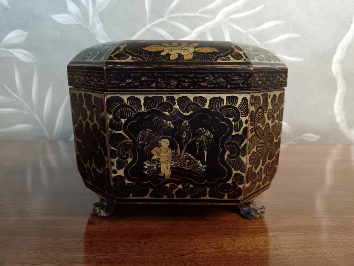 Lacquered Papier Mache Chinese Tea Caddy (6).jpg